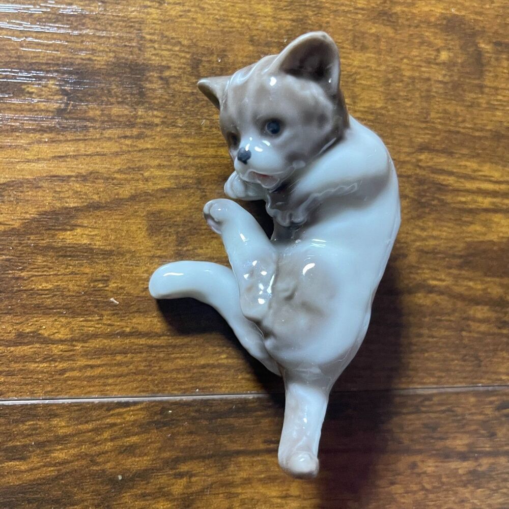 Vintage Ceramic Gray & White Playful Kitten Figurine – Glossy Porcelain Cat